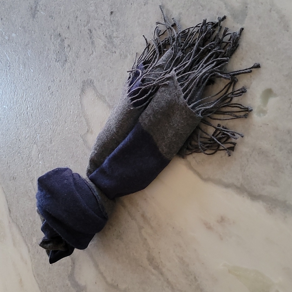 Large unisex navy and gray scarf, made in Italy